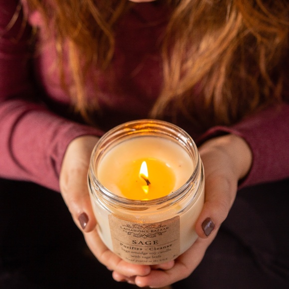 SAGE - White Sage Smudge Candle w Crushed Sage Leafs - 100% Soy Cleansing Candle - Picture 4 of 5